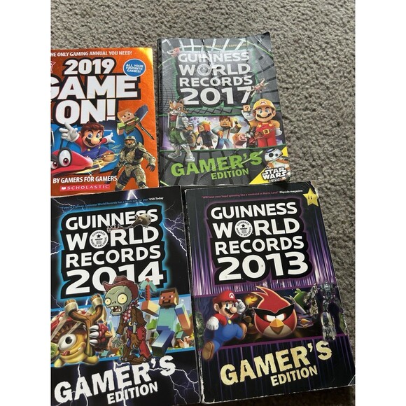 Video Game World Record Books Guinness & Game On 2013-16 + 2017 & 2019 - Picture 3 of 6